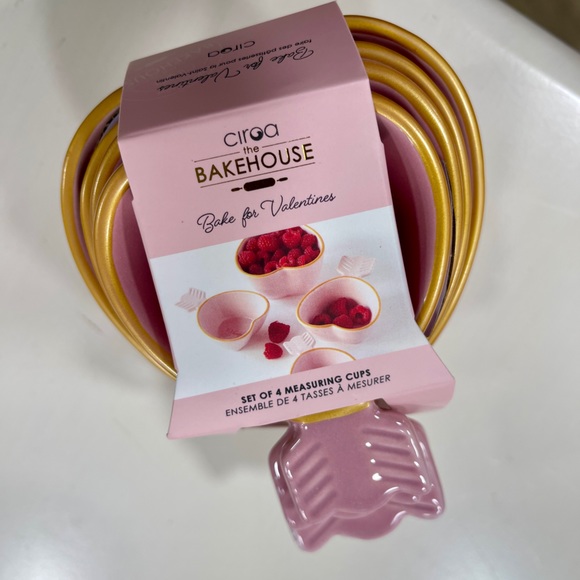 Valentine Heart Arrow Pink Ceramic Measuring Cups Bakehouse NWT - Picture 3 of 4